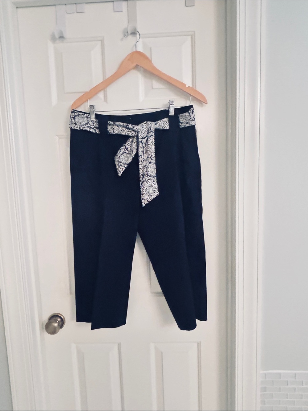 White House Black Market Legacy black Cropped Pants with Printed Tie